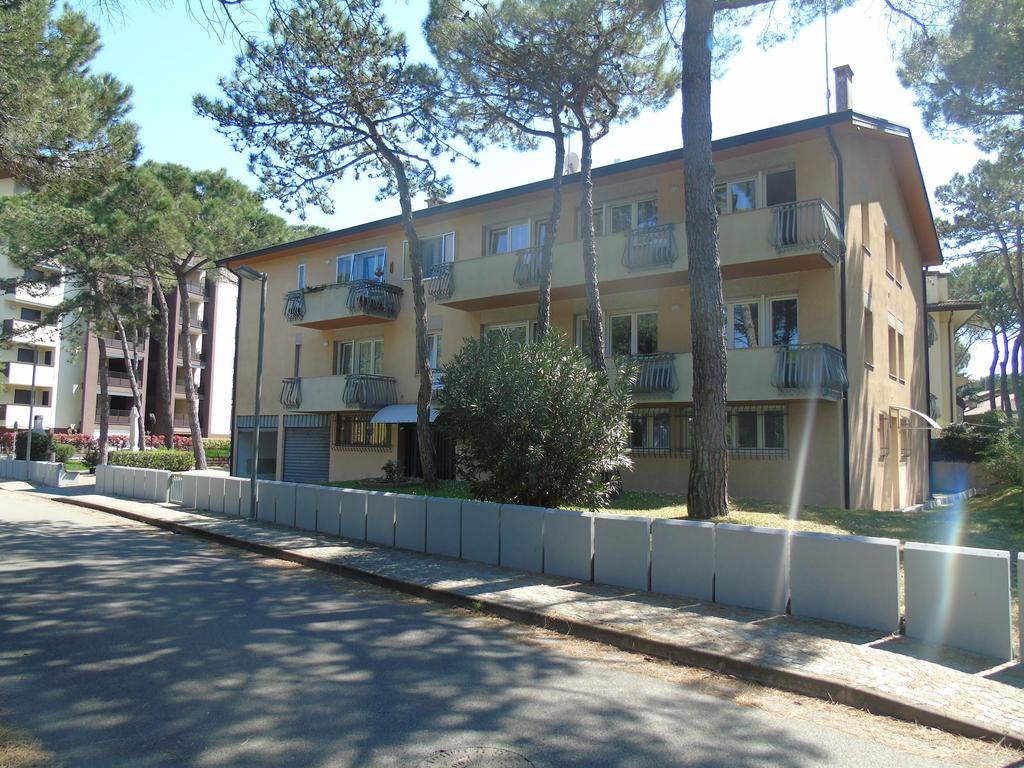 Villa Valeria Lignano Sabbiadoro Exteriör bild
